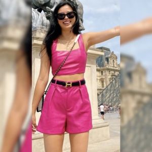 NWOT 7 FOR ALL MANKIND Vegan Leather Pleated Shorts Deep Pink Size Small